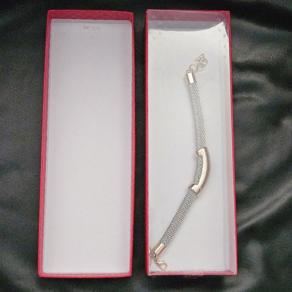 Guess Bracelet Stainless Steel & Gold Embossed Engraved Adjustable Strap Box - Picture 8 of 9